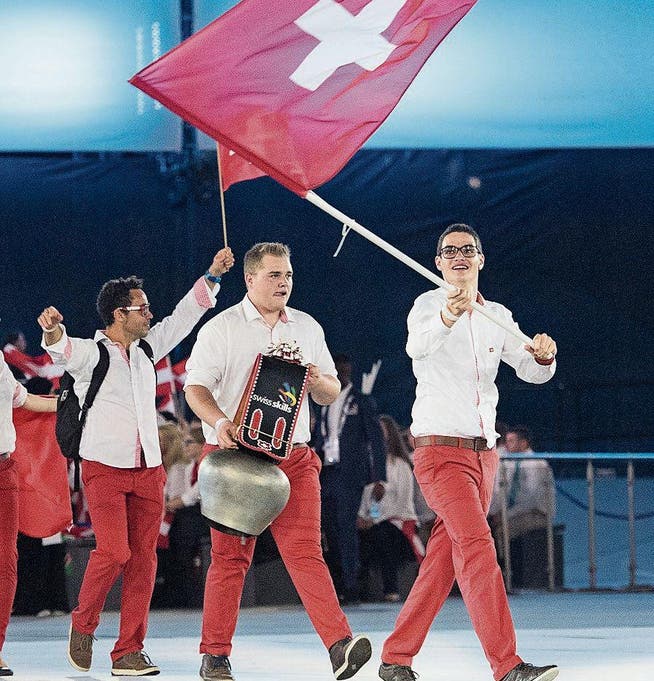 Metallbauer Michael Graf darf für das Schweizer Team die Kuhglocke tragen. (Bild: pd)