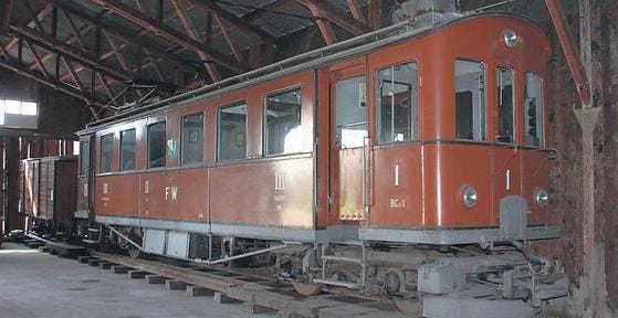 Schmalspurbahn-Geschichte: Der historische FW-Triebwagen Nr. 1 und der gedeckte Güterwagen Nr. 25 suchen dringend ein neues Zuhause. (Bild: zVg)