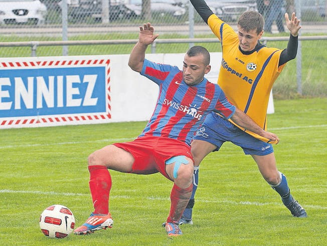 Der Ex-Rheinecker Sheval Ljatifi (links) stürmt neu für den FC St. Margrethen in der 2. Liga interregional. (Bild: Archiv/zar)