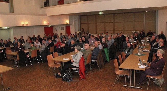 Rund 80 Personen hatten sich für den Beirat zum Projekt Thursanierung angemeldet. (Bild: Martin Knoepfel)