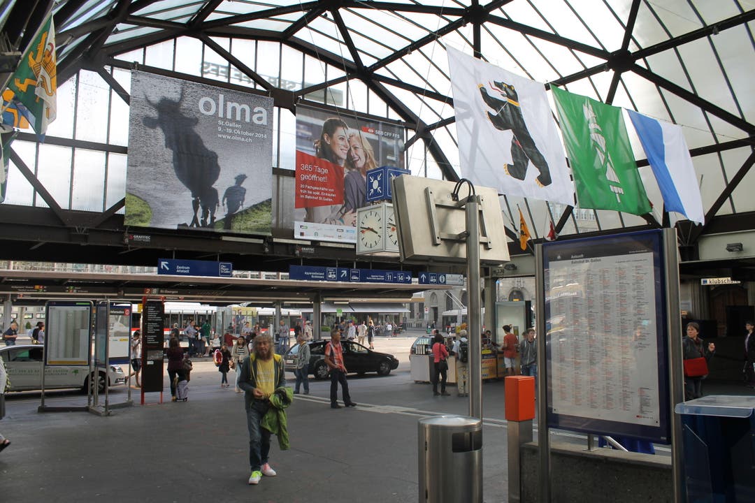 Bahnhof PlakateSt Gallen (Bild: Aschwanden Karl)