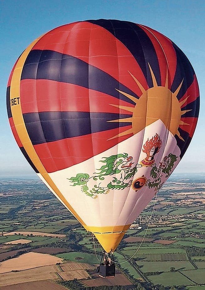 Der Heissluftballon mit der tibetischen Nationalflagge kann nicht an den Ballontagen, aber dennoch in Ebnat-Kappel landen. (Bild: PD)