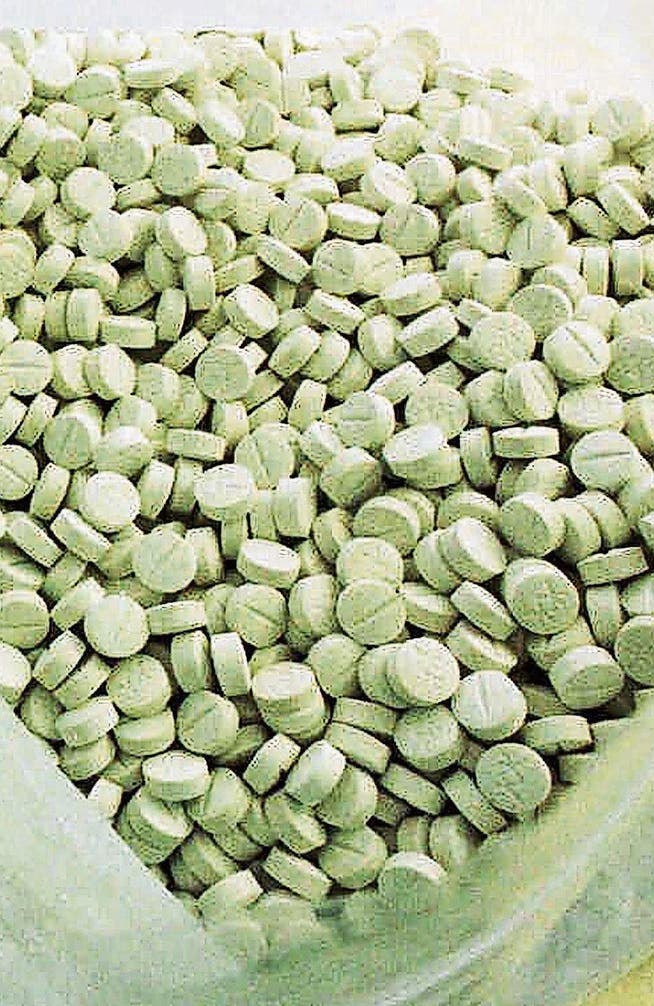 Die Zahl dieser Ecstasy-Tabletten beträgt rund 10 000 Stück. (Symbolbild: Michael Kupferschmidt/KEY)