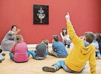 Kunst und Kinder im Kunstmuseum St. Gallen. (Bild: Luca Linder (Luca Linder))