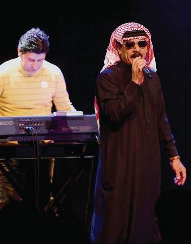 Grosser Auftritt: Rizan Said und Omar Souleyman (vorne) im Palace. (Bild: Urs Bucher)