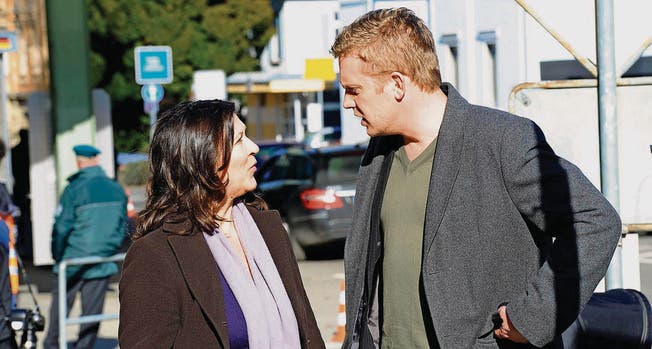 Eva Mattes (Klara Blum) und Sebastian Bezzel (Kai Perlmann) 2011 am Hauptzoll in Kreuzlingen beim Dreh für die Tatort-Folge «Schmuggler». (Bild: Donato Caspari)