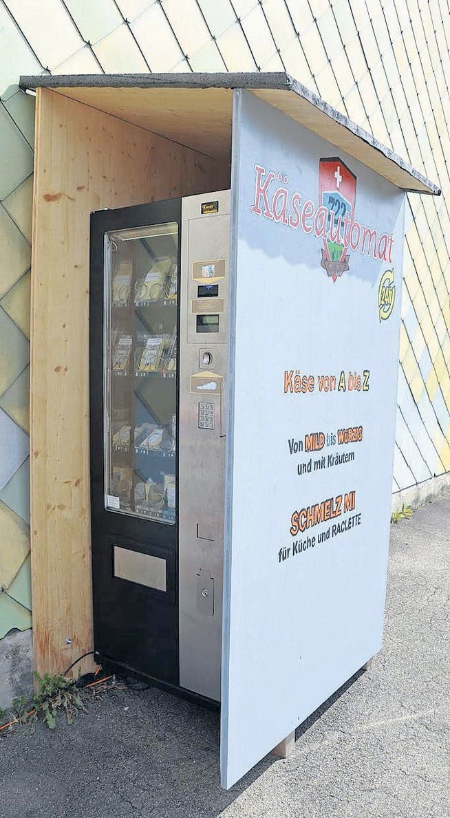 24 Stunden Käse von A bis Z: Käse-Automat in Waldkirch. (Bild: Nina Rudnicki)