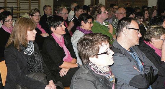 Die Eichberger Stimmbürger sind zahlreich zur Bürgerversammlung erschienen. (Bild: Ulrike Huber)