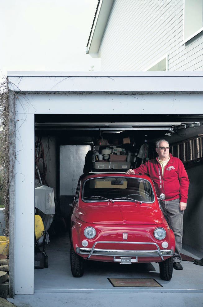 Schon vielen Cinquecentos hat Hansulrich Baumgartner in seiner Garage neues Leben eingehaucht. (Bild: Urs Jaudas)