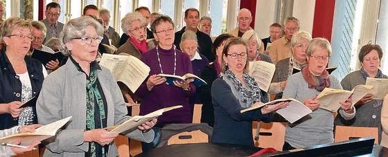 Bei der Probe am Samstag: Die Rheintalische Singgemeinschaft bereitet sich auf ihr grosses Konzert vor. (Bild: Monika von der Linden)