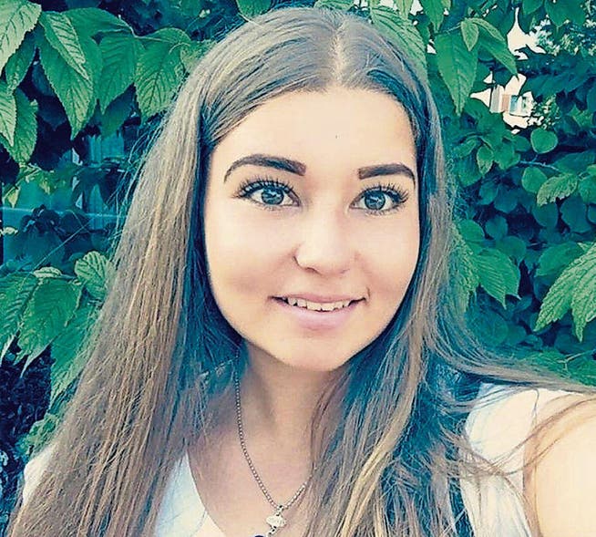Marija Milunovic sass schon im Flugzeug, als ihre Mutter über den Flug informiert wurde. (Bild: Facebook)