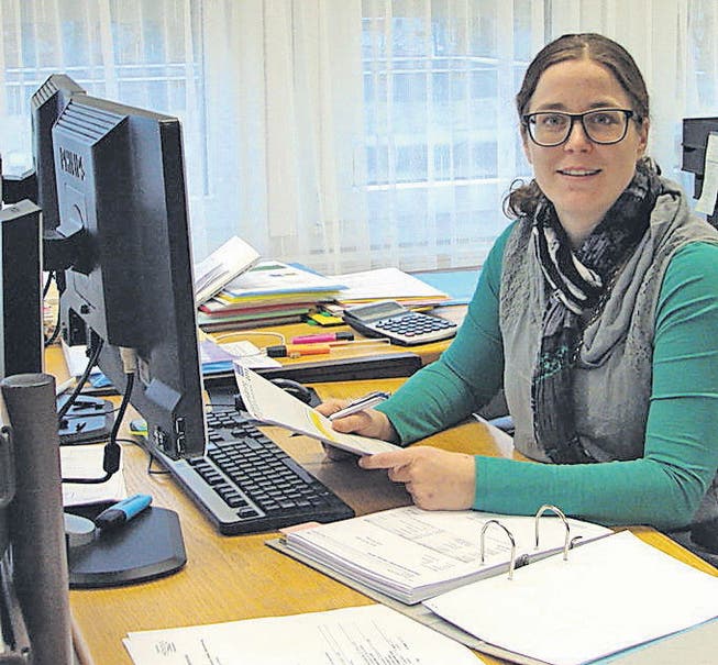Auch Ursula Dürst, Leiterin Steuer- und Gemeindekassieramt, ist mit dem Ergebnis der Jahresrechnung 2013 zufrieden. (Bild: pd)
