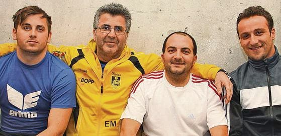 Trainer Elef Mistridis mit den Neuen (von links) Genc Dautaj, Gökhan Koru und Alban Kastrati. (Bild: mäx)