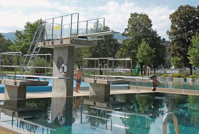 Das Schwimmbad Wattwil ist voraussichtlich noch bis Mitte nächster Woche geöffnet. (Bild: Miranda Diggelmann)