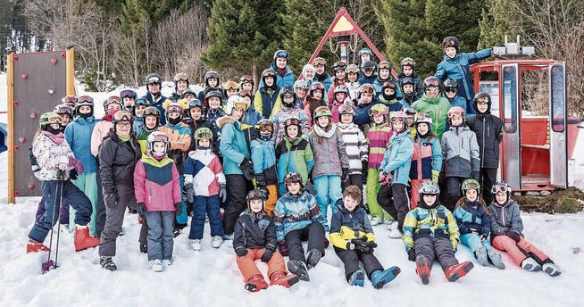 Skilager sind ein gemeinsames Erlebnis, von dem die Schüler noch lange erzählen. Auch Pädagogen betonen die Wichtigkeit des Gruppenerlebnisses für die Entwicklung der Sozialkompetenz der Schüler. (Bild: Archiv/Pascal Bollhalder)
