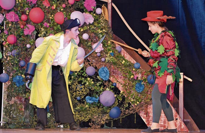 Bei den jungen Erwachsenen wurde mit «Peter Pan» das Feuer für Gesang, Tanz und Schauspielerei entfacht. (Bilder: Silvia Bollhalder)