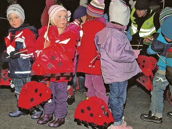 Lichterumzug Mit Gschenkli Für Die Eltern