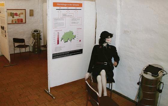 Die Ausstellung «Hungern mussten wie eigentlich nie» im Toggenburger Museum besteht zum grossen Teil aus Zeitzeugen-Interviews, welche von Kantischülern geführt worden sind und die man sich in der Ausstellung auf IPads ansehen kann. (Bild: pd)