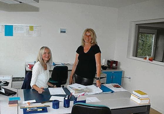 Freuen sich über die neuen Büros: Susanne Humbel und Gaby Merz (r.). (Bild: Rudolf Käser)