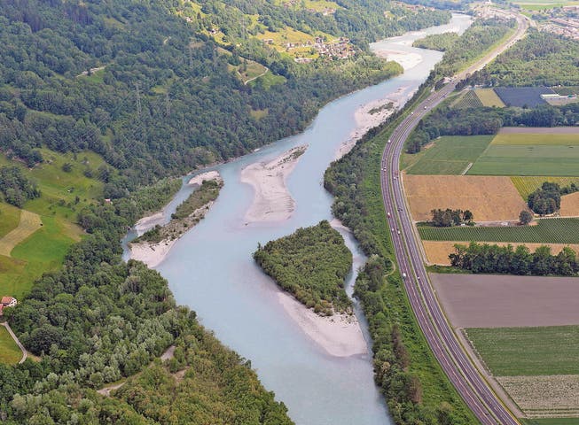 Bei Mastrils mündet die Landquart in den Rhein; die beiden Flüsse bilden ein natürliches Auen-Gebiet, das Vorbild für die Trittsteine im Rheintal ist. (Bild: pd)