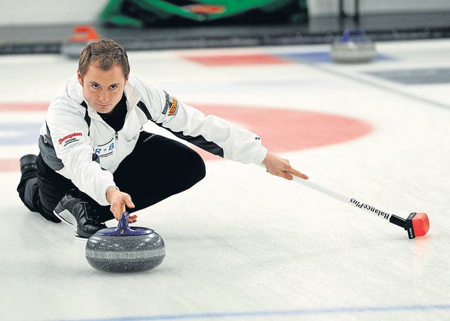 Manuel Ruch ist der letzte Uzwiler, der in dieser Saison im Curling-Spitzensport noch eine Meisterschafts-Medaille gewinnen könnte. (Bild: Urs Nobel)