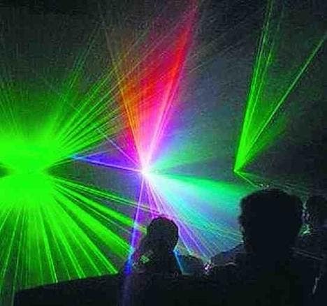 Farbenfrohes Laserspektakel. (Bild: Technorama)