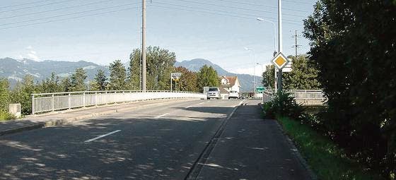 Wegen der Arbeiten an den Brücken Richtung Zoll Oberriet ist mit Behinderungen zu rechnen. (Bild: Kurt Latzer)