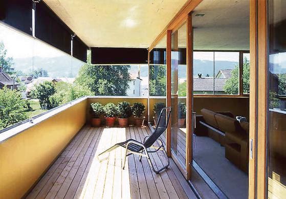 Zusätzlichen Wohnraum bietet die schöne Terrasse. (Bild: pd)