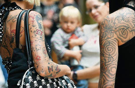Schmetterlinge und Blumen: Tattoos in Form von Gesamtkunstwerken liegen laut OK-Präsident Marc Wissmann im Trend. (Bilder: Reto Martin)