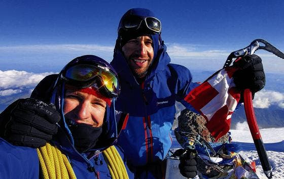 Gelangten als erste Menschen vom tiefsten zum höchsten Punkt Europas: Patrick Sieber (links) und Michael Graf. (Bild: pd)
