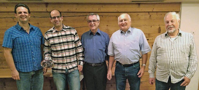 An der Hauptversammlung (von links): Nöbi Wick, Claudio Sieber, Alois Zoller, Andi Zoller und Albert Egger. (Bild: pd)
