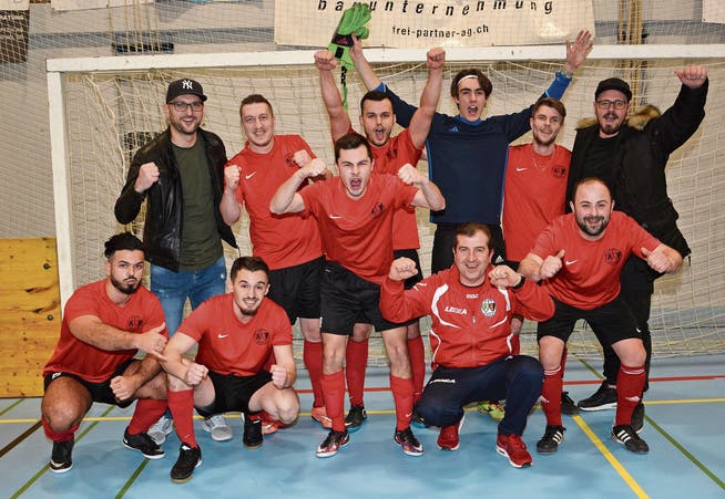 Die zweite Mannschaft aus Wattwil gewann das Turnier in Bazenheid (4./5. Liga) zum dritten Mal in Folge. (Bilder: Beat Lanzendorfer)