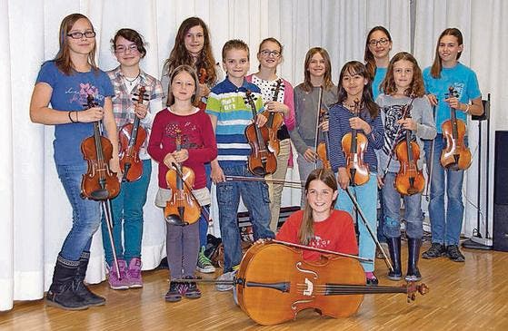 Die junge Streichergruppe aus der Violinklasse von Andrea Mannhart. (Bild: pd)