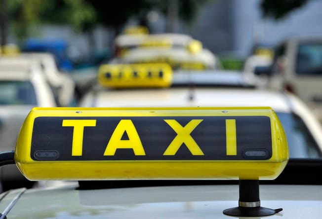 Das Taxibusiness ist hart umkämpft - auf kurze Fahrten haben einige Fahrer aber keine Lust. (Bild: Archiv/Keystone (Symbolbild))