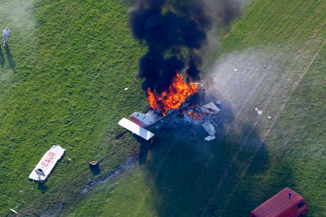 Das Flugzeug brannte nach dem Aufprall vollständig aus. (Bild: Achim Mende)