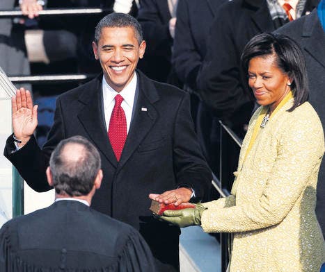 Michelle Obama mit dem geschichtsträchtigen Kleid bei der Vereidigung. (Bild: Keystone)