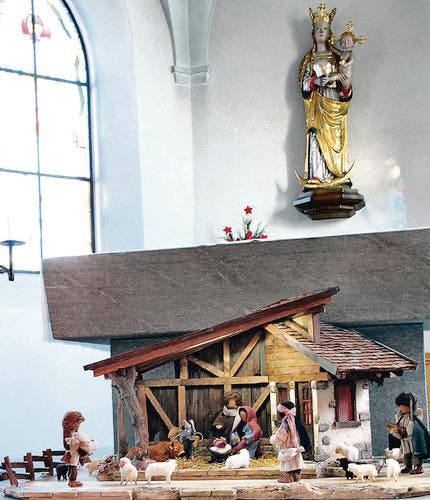 Die neue Krippe in der Forstkapelle entstand in der Werkstatt des Krippenbauvereins Koblach-Altach. Zwei Jahre zuvor entstand in Koblach auch die Krippe für die Kapelle am Ruppen. (Bild: pd)