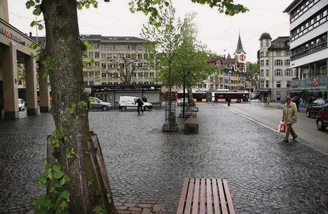 Marktplatz mit Rondelle im Hintergrund: Hier soll es künftig mindestens so üppig spriessen. (Bild: Andreas Nagel)