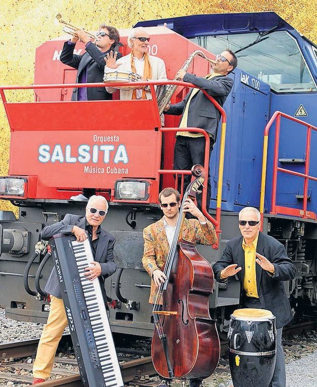 Die Band Salsita: Lukas Gallati, Peter Schneider, Stefan Christinger (oben), Werner Oberhänsli, Felix Trippel, Willi Rechsteiner (unten). (Bild: pd)