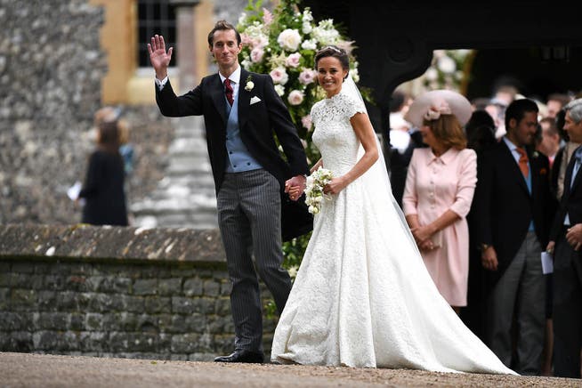 Pippa Middleton mit ihrem Mann James Matthews nach der Hochzeit in der St. Mark's Church in Englefield. (Bild: Keystone)