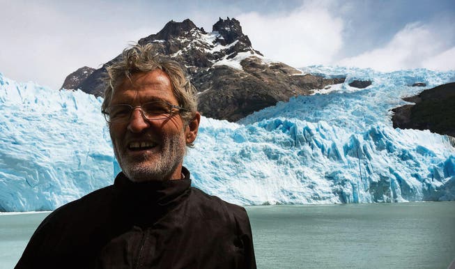 Paul Güntensperger im Nationalpark Los Glaciares ganz im Süden von Argentinien. Im Hintergrund der bekannte Gletscher Perito Moreno. Bis zur Hauptstadt Buenos Aires sind es rund 2700 Kilometer. (Bild: PD)