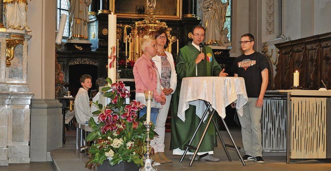Monika Germani, Raffaella Fluri, Pfarrer Roland Eigenmann, Rafael Windler (von links) haben die Samstagspredigt in Rorschach mitgestaltet. (Bild: Ramona Riedener)