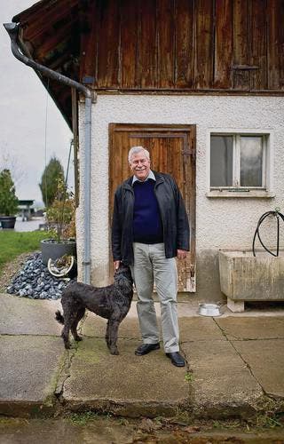 «Als Präsident darf man ja nichts sagen»: Hansjörg Walter auf seinem Hof in Wängi. (Bild: Coralie Wenger)