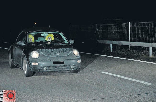 Ein Schnappschuss aus dem Radarkasten: Verkleidet Auto fahren darf man. Allerdings nicht zu schnell. (Bild: Kapo SG)