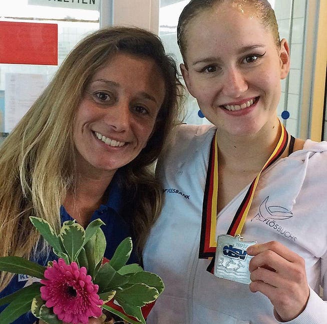 Erfolgreiche German Open: Trainerin Alessandra Mauri (links) mit der Grabser Synchronschwimmerin Vivienne Koch. (Bilder: PD)