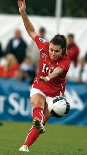 Ramona Bachmann gehört zu den erfolgreichsten Schweizer Fussballerinnen, sie ist beim schwedischen Spitzenclub Umea engagiert. Aber auch sie konnte der Schweiz nicht zur erstmaligen WM-Teilnahme verhelfen. (Bild: ky/Urs Flüeler)