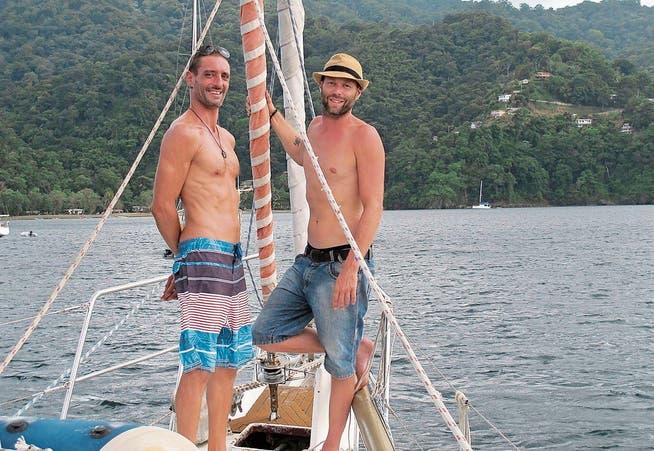 Der Herisauer Kay Rauber (r.) und sein Kollege Urs Kappeler wollten ein halbes Jahr durch die Karibik segeln, doch nach drei Wochen auf dem Wasser müssen sie nach einer stürmischen Nacht aufgeben. (Bilder: PD)