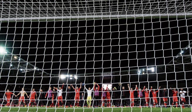 Fünf Siege in Serie in der WM-Qualifikation: Auch beim 1:0 gegen Lettland präsentiert sich das Schweizer Team als Einheit. (Bild: Jean-Christophe Bott/KEY)