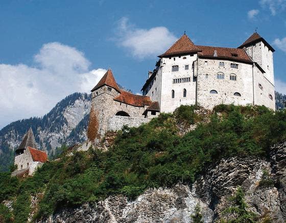 Burg Gutenberg bei Balzers &ndash; ihre Kapelle sorgt derzeit für Unruhe in Liechtenstein. (Bild: Günther Meier)