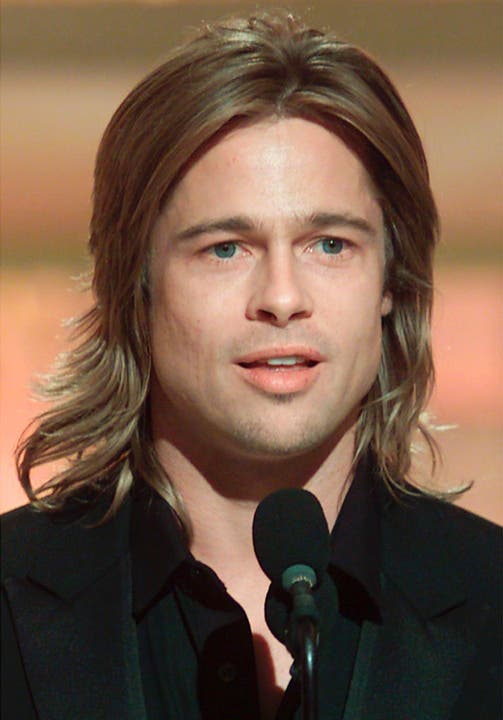 Brad Pitt bei der Golden Globe Verleihung 2003: Sein schönes Gesicht hat ihm viele Türen geöffnet. Allerdings musste sich Pitt deshalb auch immer doppelt beweisen. (Bild: Keystone)